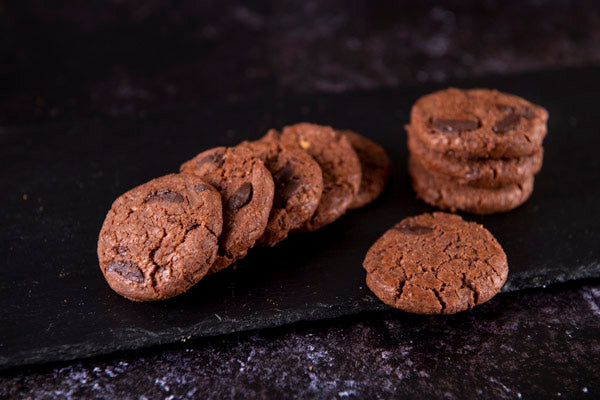 Honeyrose Triple Chocolate Cookie 115g - Suma - 44 Foods - 02