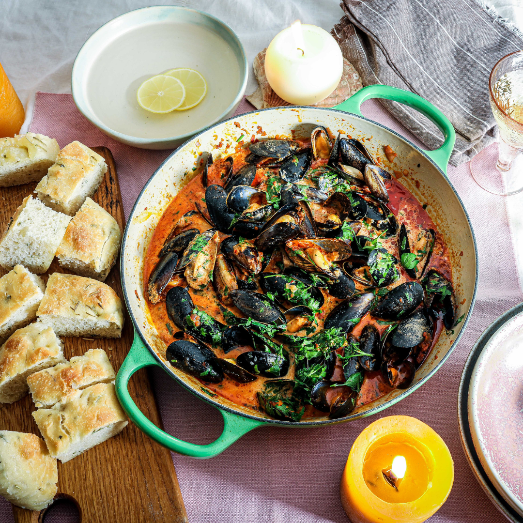 Loch Fyne mussels and nduja sausage in a green crock pot with focaccia and white wine