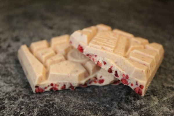 White Chocolate with Raspberries and Popping Candy (180g)