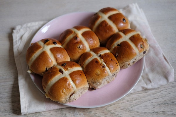 Hot Cross Buns 6 - Hobbs House Bakery - 44 Foods - 02