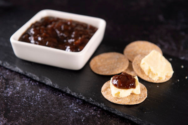 Shaws Caramelised Red Onion Chutney 195g - Suma - 44 Foods - 03